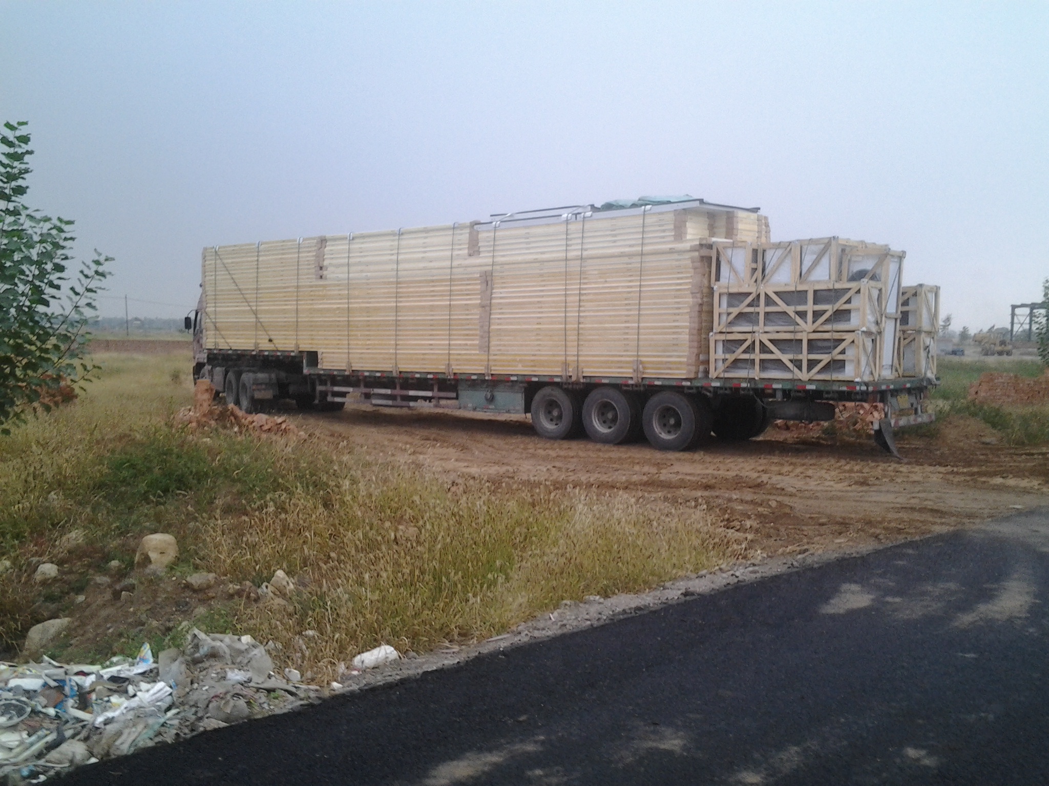 果蔬冷庫(kù)安裝設(shè)備進(jìn)場(chǎng)