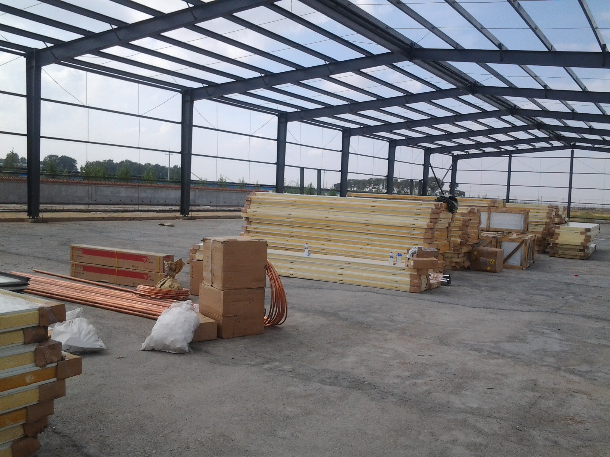 果蔬冷庫(kù)設(shè)備進(jìn)場(chǎng)